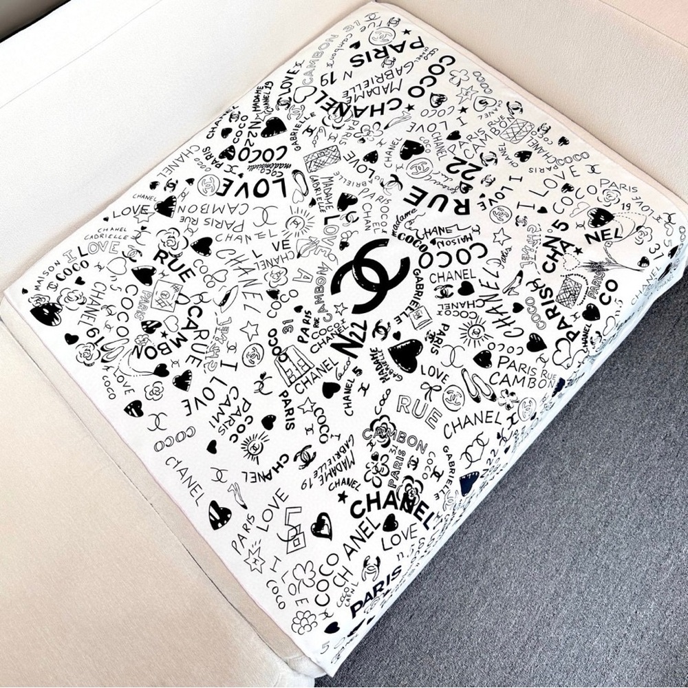 Chanel black and white patterned silk scarf - Picture 2 of 6